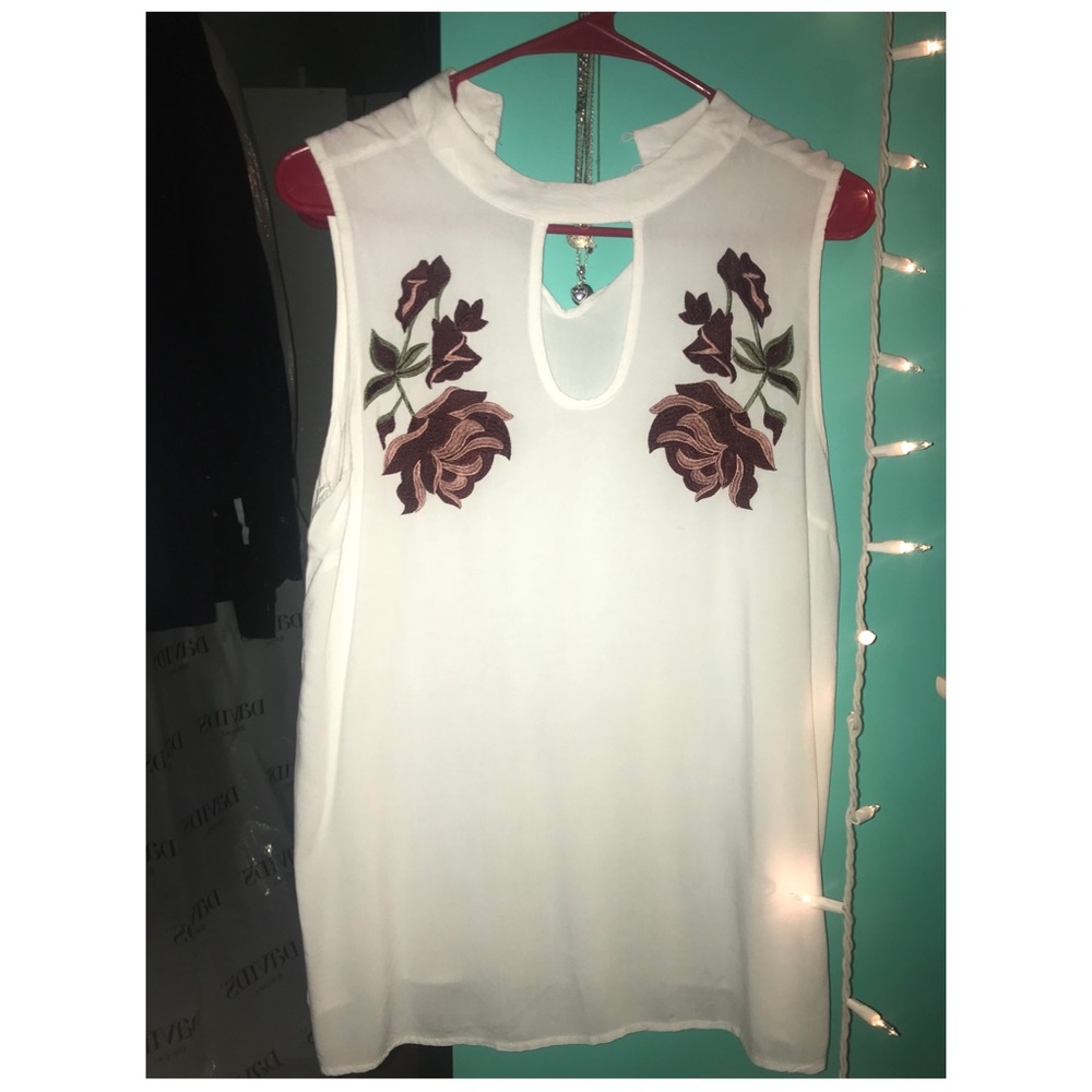 NWT Embroidered Keyhole Tank